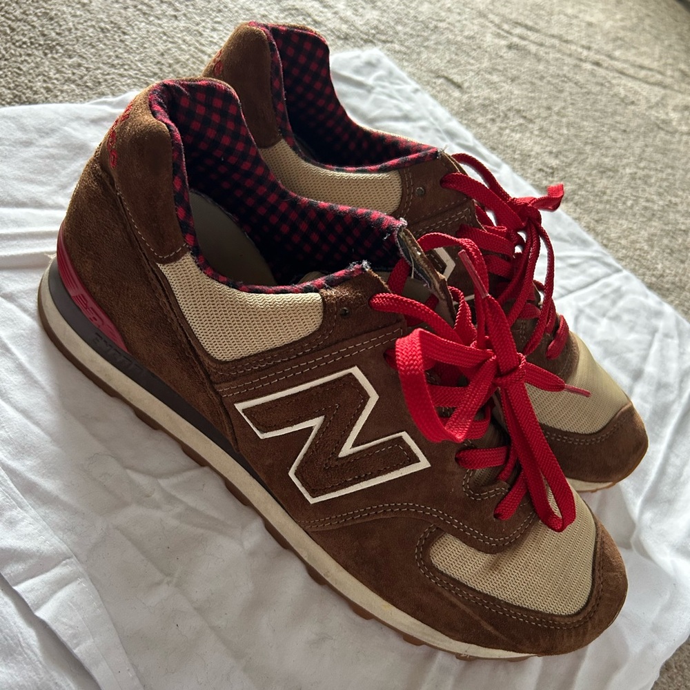 New Balance Men's Brown and Beige Sneakers with Red Accents